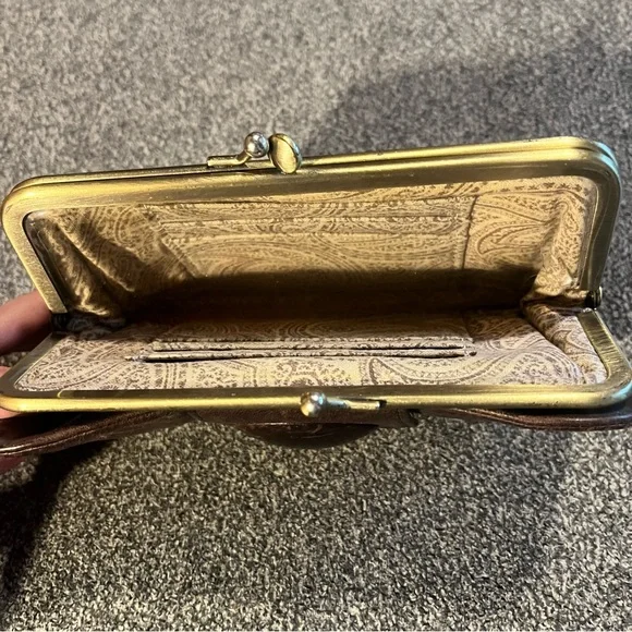 HOBO Vintage Brown Leather Clutch - Picture 9 of 12